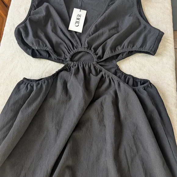 Cider Black Cut-Out Maxi Dress - Picture 9 of 13